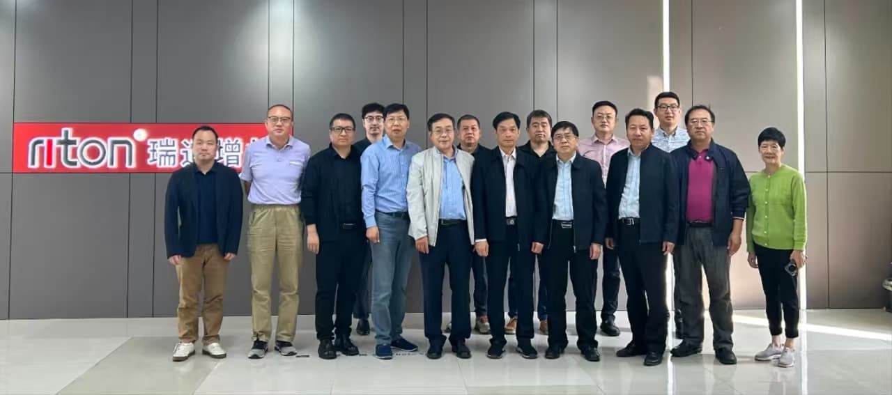Group photo of attending experts and project team members